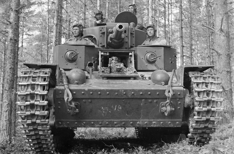Финский экипаж в трофейном танке Т-28